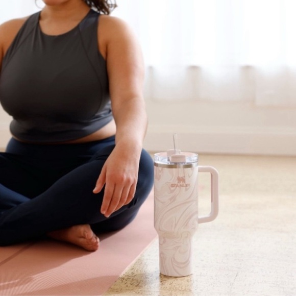 🩷NWOT🩷 Stanley 40 oz Quencher H2.0 Tumbler Rose Quartz Swirl Bundle - Picture 4 of 12